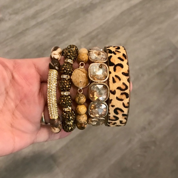 LV pendant stretch bracelet set, set of 5 - Picture 3 of 3